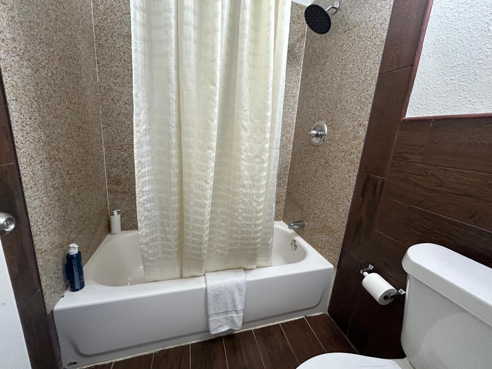 Quest Inn Уэтерфорд Экстерьер фото