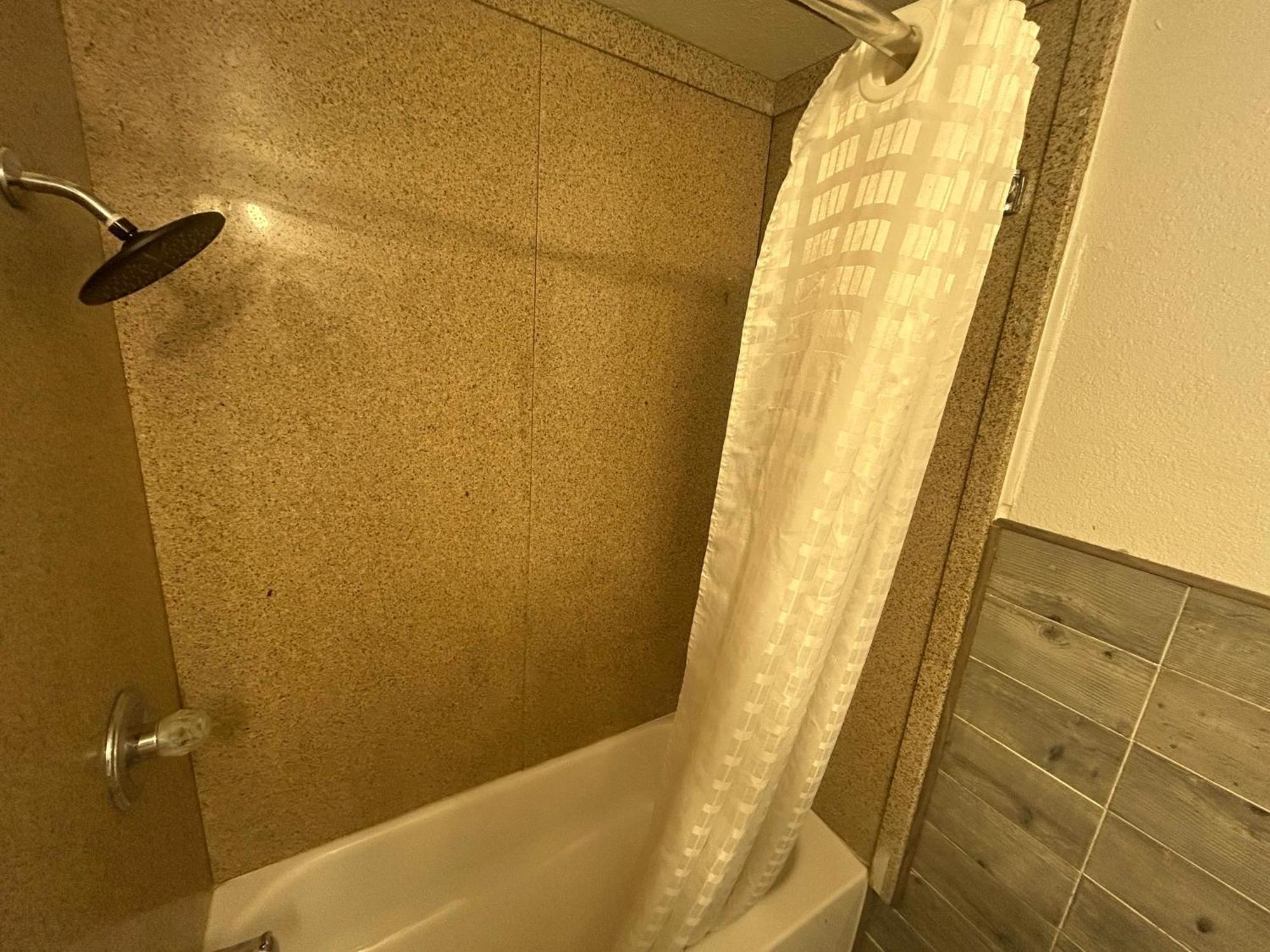 Quest Inn Уэтерфорд Экстерьер фото