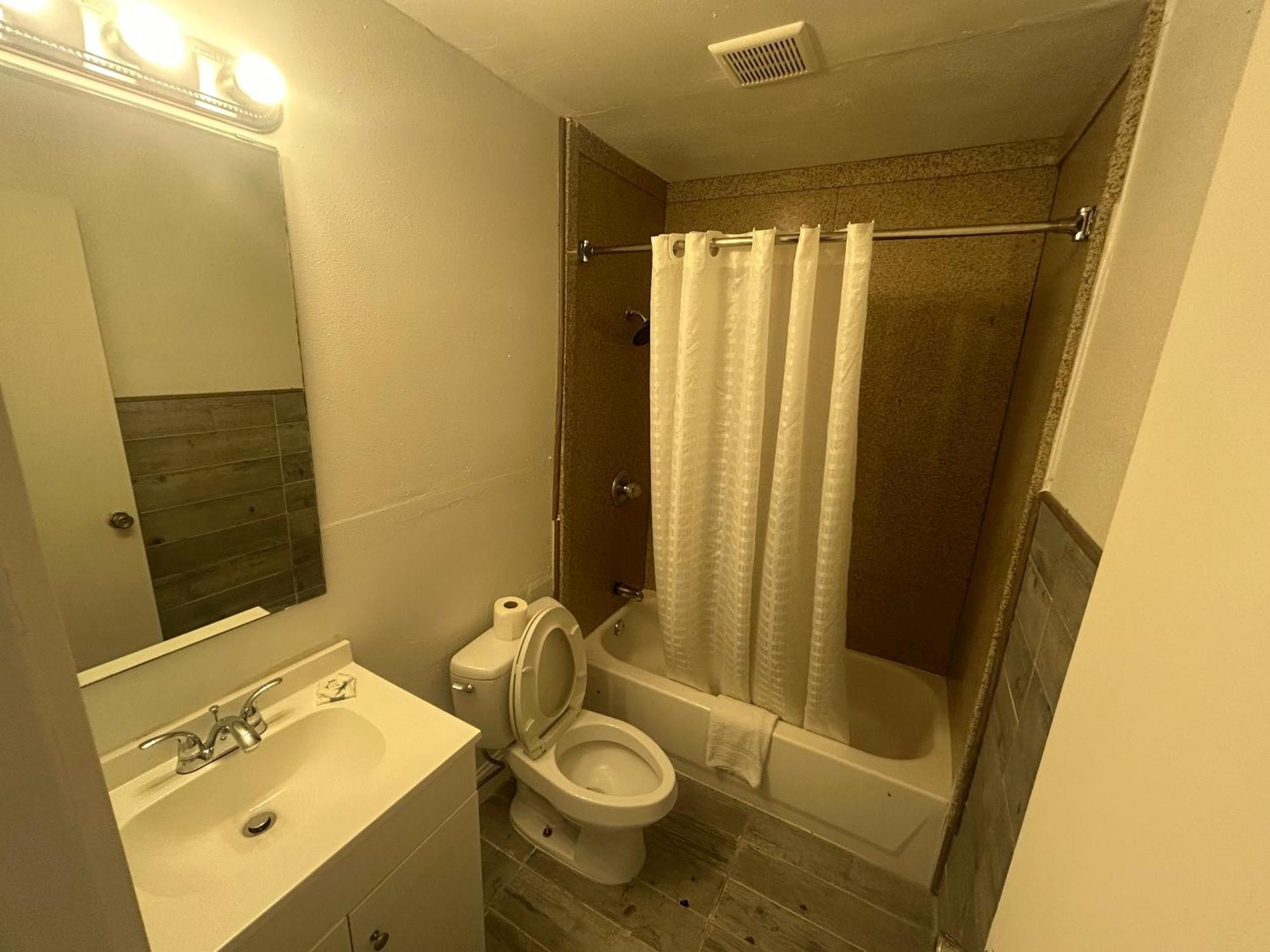 Quest Inn Уэтерфорд Экстерьер фото